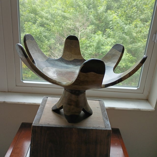 Wood Mid-Century Modern 19" Two-Tone Monkey Pod Wood Lotus Petal Pedestal Centerpiece For Sale - Image 7 of 17