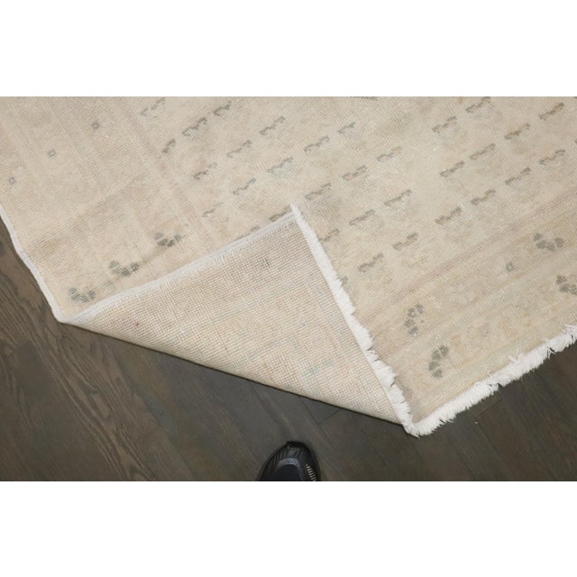 White Vintage Paisley Motif Rug - 4'5" x 7' For Sale - Image 8 of 8