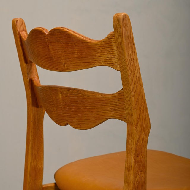 Razorblade Style Dining Chairs in Oak and Leather by Henning Kjærnulf, Denmark, 1960s, Set of 7 For Sale - Image 17 of 18