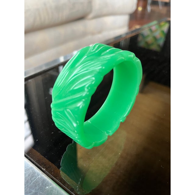 Plastic 1960s Vintage Jade Green Bakelite Style Bangle Bracelet For Sale - Image 7 of 9