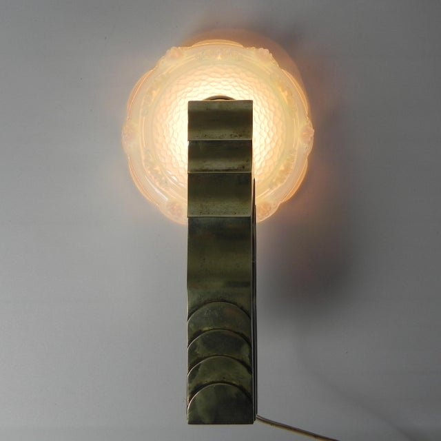 1930s Art Deco Wall Lamp in Opalescent Glass, 1930s For Sale - Image 5 of 18
