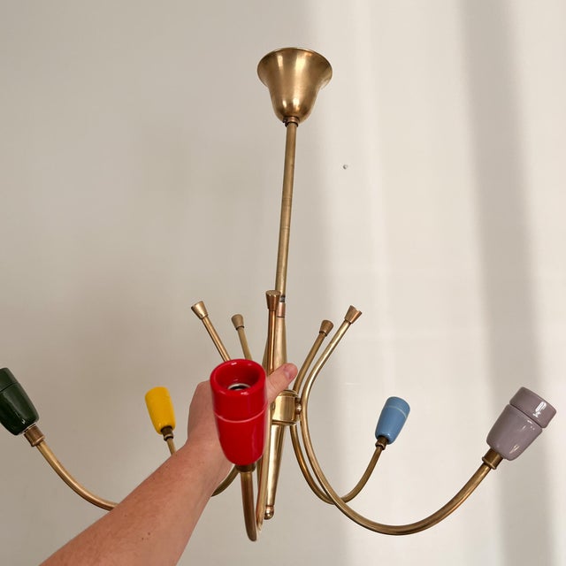 Vintage 5-Arm Sputnik Chandelier in Brass and Multicoloured Ceramic, United Kingdom, 1950s For Sale - Image 4 of 10