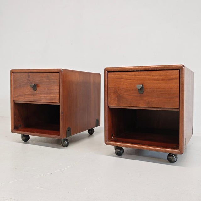 Vintage Walnut Bedside Tables with Casters by Fabio Lenci for Bernini, 1970s, Set of 2 For Sale - Image 13 of 18