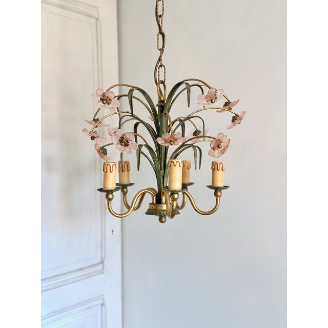 1970s Italian Pink Glass Floral Chandelier with Gilt Tole Leaves from Banci Firenze, 1970s For Sale - Image 5 of 16