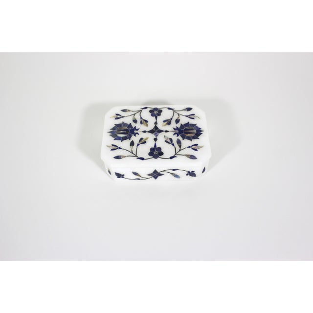 Boho Chic Vintage Marble Box Inlaid With Lapis Lazuli and Mother of Pearl For Sale - Image 3 of 13