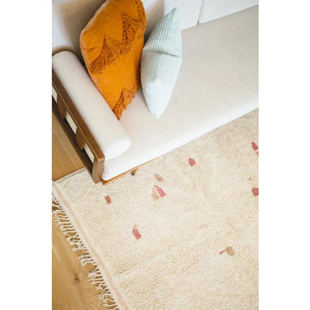 Handmade-To-Order Natural White Moroccan Wool Rug With Beige and Rose Pebble Pattern - 4x6 Ft For Sale - Image 10 of 13