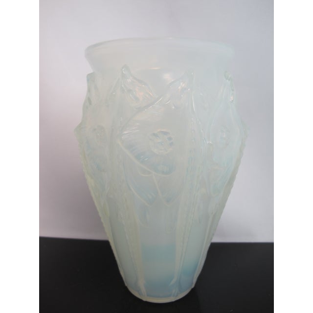 Sabino Paris Manta Raie Ray Sculpted Flower Blue Opalescent Glass Vase For Sale - Image 12 of 14