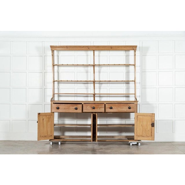 Late 19th Century Large 19th Century English Pine Dresser, 1870s For Sale - Image 5 of 17