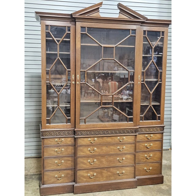 Kittinger Late 20th Century Kittinger Colonial Williamsburg Mahogany Breakfront Bookcase (Cw-158) Rare For Sale - Image 4 of 14