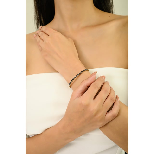 9.38 Carat Natural Blue Sapphire Tennis Bracelet in 14k Yellow Gold Prong-Set For Sale In New York - Image 6 of 13