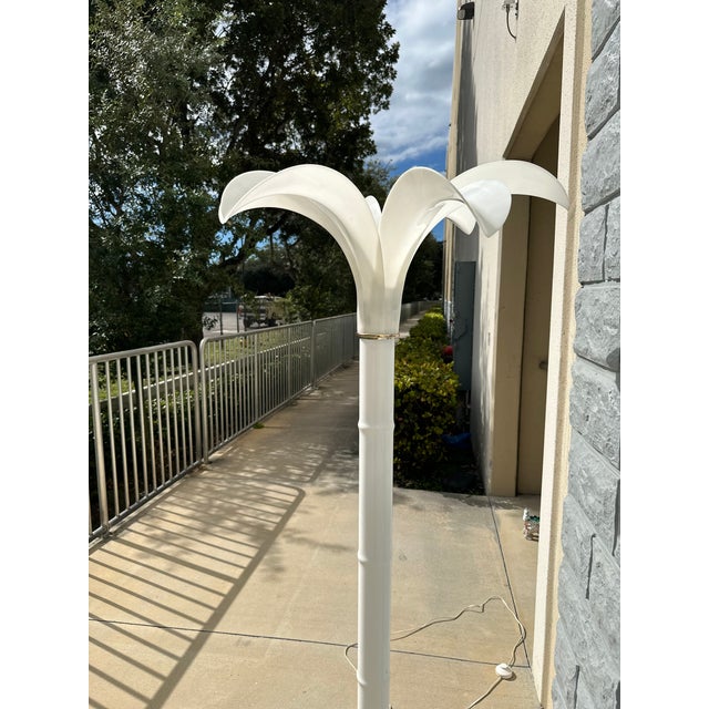White 1980s Glamorous Hollywood Regency White Palm Tree Floor Lamp in the Style of Dario Bartolini For Sale - Image 8 of 15