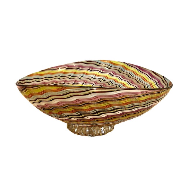 On offer is a vintage Murano art glass centerpiece bowl crafted in Italy, showcasing highly intricate Venetian glassmaking...