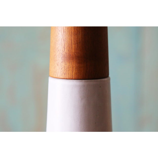 White 1960s Pair of Jane and Gordon Martz Table Lamps M165 Marshall Studios White Walnut For Sale - Image 8 of 14