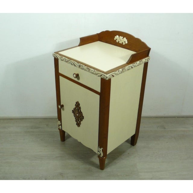 Art Nouveau Bedside Table in Cream-White Natural Oak with Carrara Marble Top, 1910s For Sale - Image 4 of 9