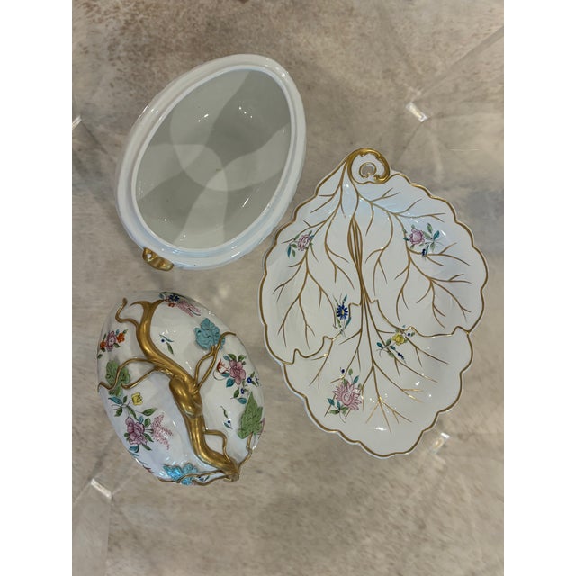 Vintage Chinoiserie Style Porcelain Mottahedeh Melon Tureen With Underplate For Sale - Image 10 of 17