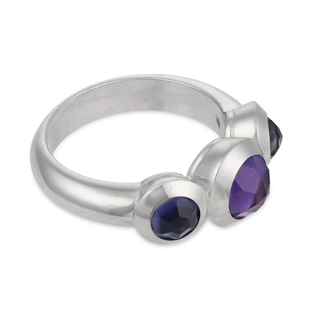 Tiffany and Co. 1980s Tiffany & Co. French Amethyst 18k White Gold Three Stone Ring, Size 6.5 For Sale - Image 4 of 7