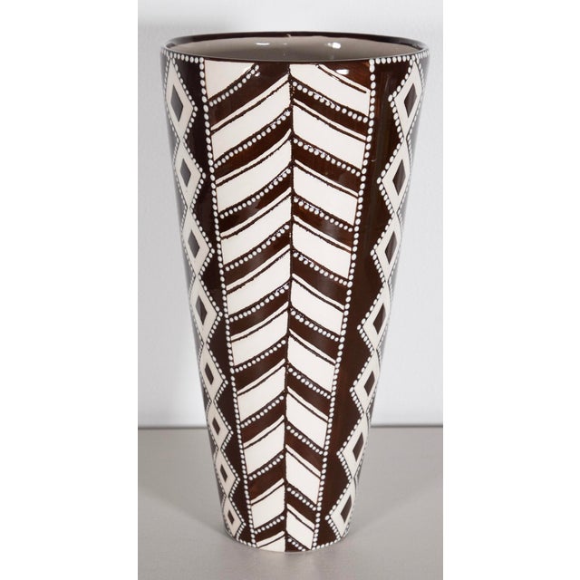 African Madoda Fani – South African Brown & Cream Art Pottery Vase, 2003, 15" For Sale - Image 3 of 7