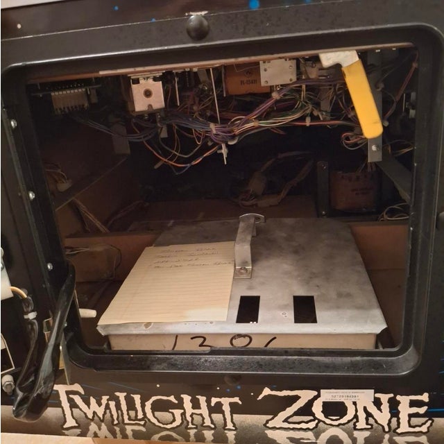 Vintage 1993 Bally Midway "The Twilight Zone" Widebody Pinball Machine For Sale - Image 10 of 15
