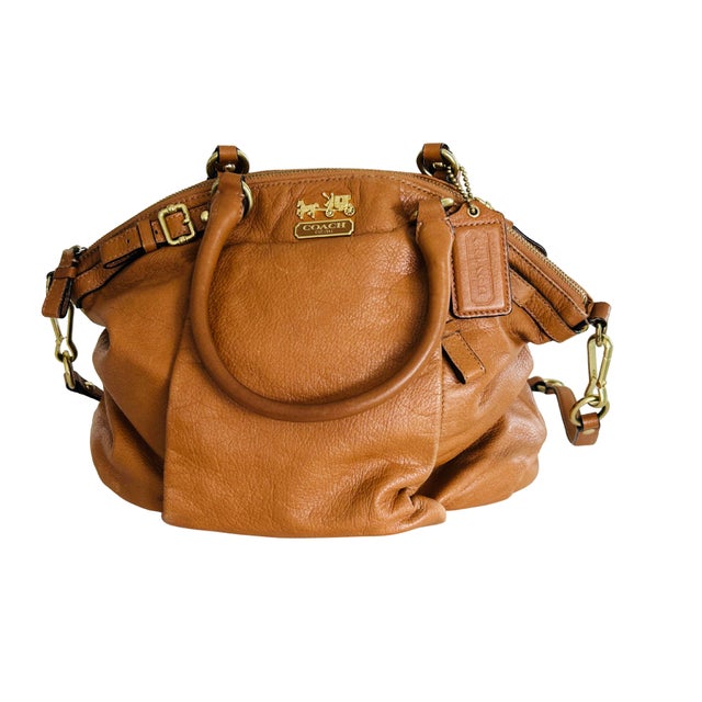 Early 21st Century Coach Madison Lindsey Satchel – Luxury Leather Handbag, Pleated Front, Gold Hardware, Structured Designer Shoulder & Crossbody Bag For Sale - Image 5 of 13