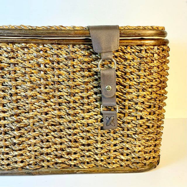 1980s Vintage Boho Chic Arts & Crafts Coastal Large Woven Jute Wicker & Bentwood Storage Lidded Basket For Sale - Image 6 of 18
