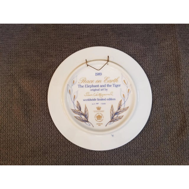 Traditional 1989 Vintage Bing and Grondahl Porcelain Peace on Earth Plate For Sale - Image 3 of 4