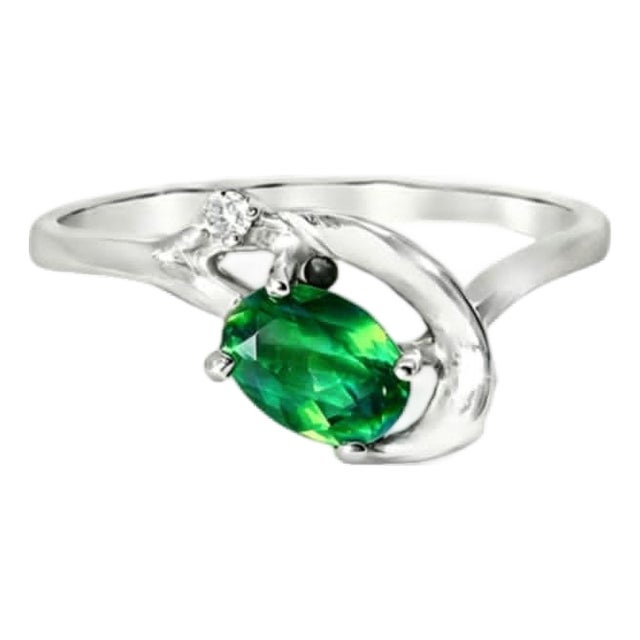 Late 20th Century 14K White Gold Alexandrite and Diamond Ring, Size 7 For Sale