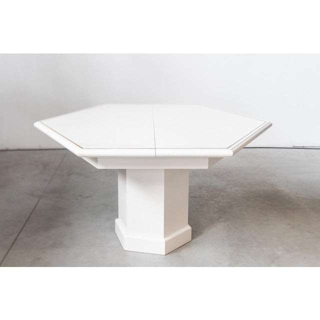 Extendable Dining Table in White Lacquered Wood by Mario Sabot, 1980s, in Very Good conditions. Designed 1980 to 1989