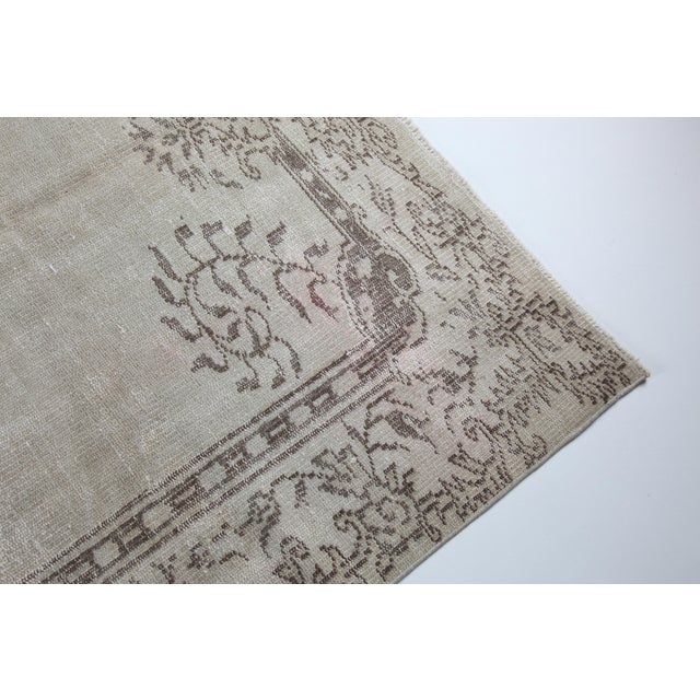 Vintage Distressed Oushak Rug – Faded Neutrals, Classic Floral Medallion -4' 9'' X 7' 11'' For Sale - Image 4 of 12