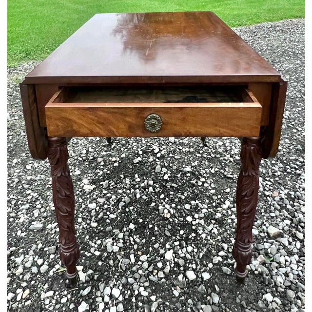 Antique American Federal Acanthus Carved Drop Leaf Table For Sale In New York - Image 6 of 9