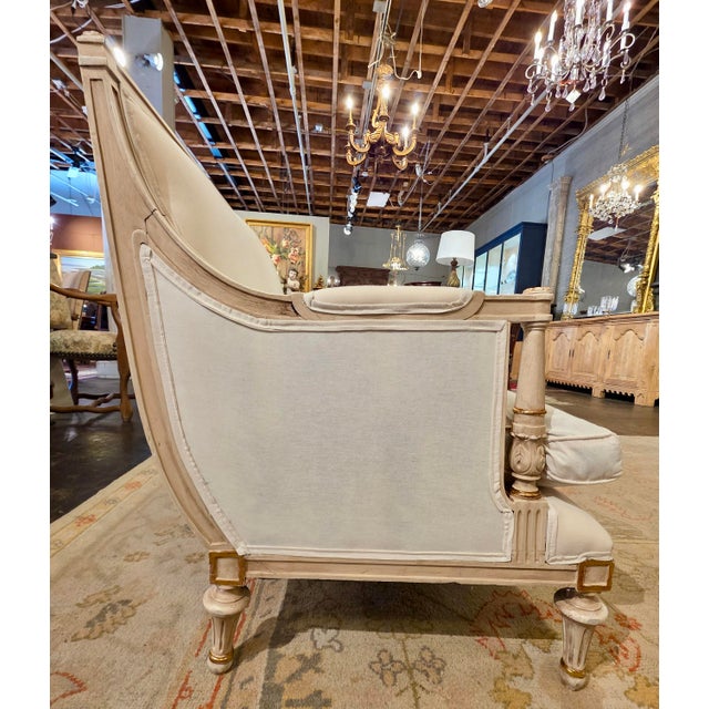 adorable little settee, perfect for the end of the bed to put your shoes on (or for most people a great clothes hanger)....