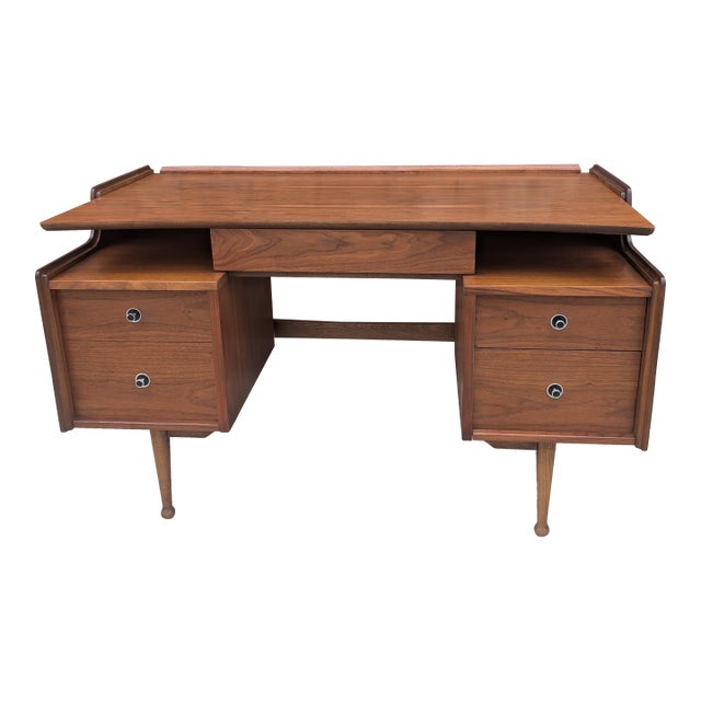 1960s Mid-Century Modern Mainline by Hooker Desk For Sale