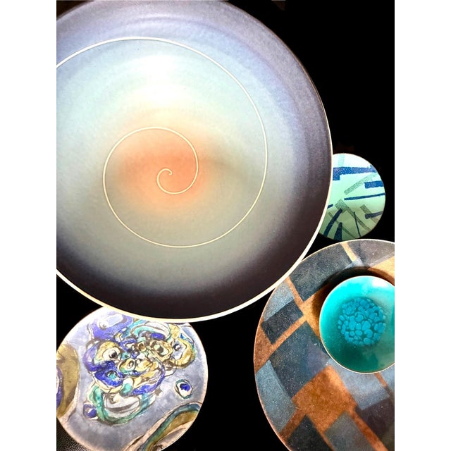 Signed Wayne Bates Sculptural Studio Art Pottery Bowl / Hand Turned Ceramic Post Modern Decorative Centerpiece Bowl For Sale - Image 4 of 12