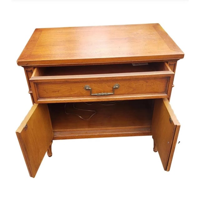 Brown Mid-Century Henredon Custom Folio One Walnut Nightstands Bedside Tables , a Pair For Sale - Image 8 of 12