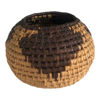 Small Tan and Brown Southwest Style Round Woven Decorative Basket For Sale