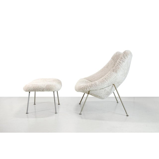 Artifort Set of F157 Oyster Armchair and Ottoman in Sheepskin by Pierre Paulin, 1950s For Sale - Image 4 of 9