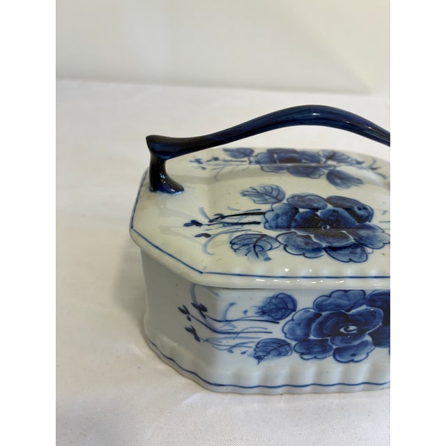Late 20th Century Vintage Blue and White Floral Ceramic Box With Handle For Sale - Image 5 of 10