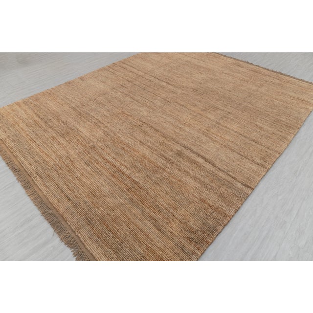 High Quality Hand Knotted Tan Natural Jute Loop Pattern Solid Rug 6x9Ft. For Sale - Image 4 of 12