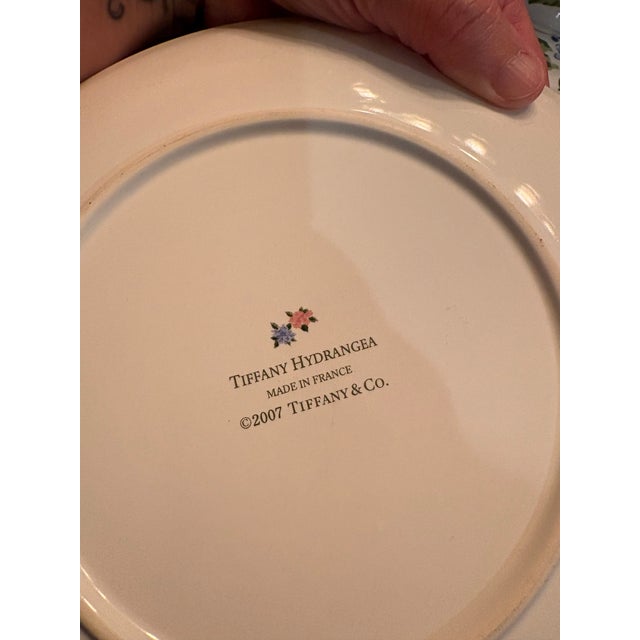 Tiffany & Co. Hydrangea Collection (2007) – Coffee Mugs & Plates Set Add timeless elegance to your table with this...