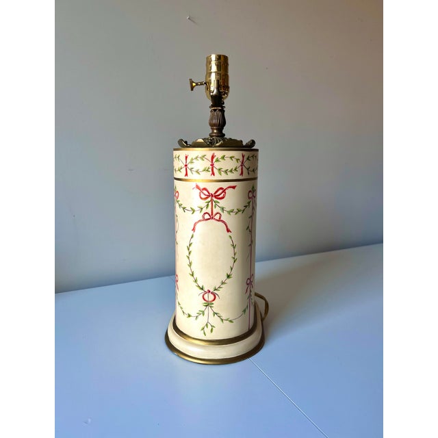 Late 20th Century Vintage Chelsea House Hand Painted Topiary and Ribbon Bow Table Lamp With Brass Accents For Sale - Image 5 of 10
