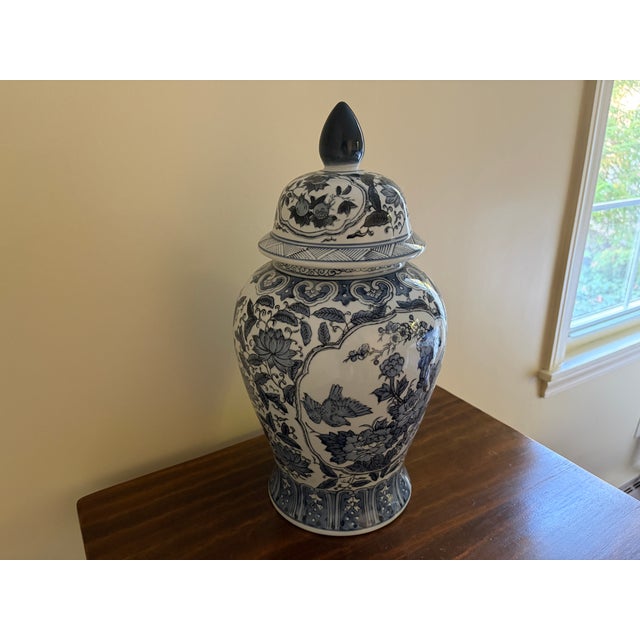 Chinoiserie Large Blue and White Porcelain Ginger Jar For Sale - Image 4 of 10