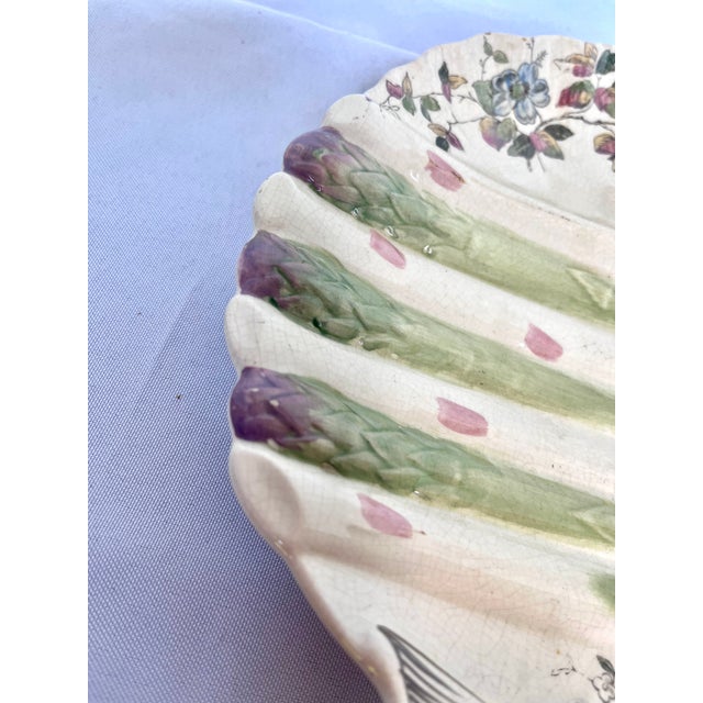 Antique White 1890s English Majolica Shell Shape Asparagus Plate For Sale - Image 8 of 11