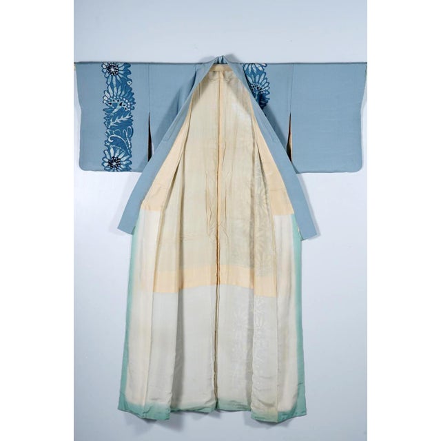 Elegant Vintage Japanese Silk Kimono with Shibori Band Design For Sale - Image 11 of 13