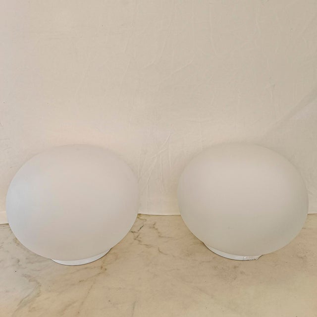 Pair of Murano glass lamps, with a spherical finish. European Plug (up to 250V).The wiring of this item may be original...