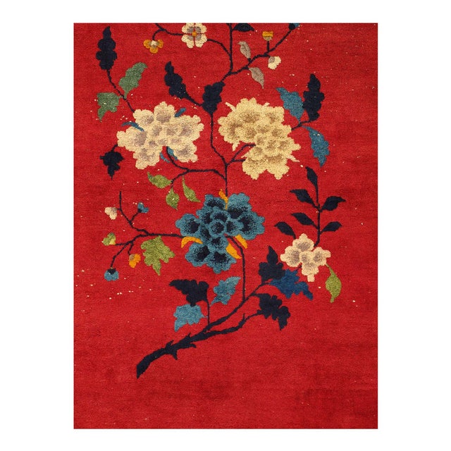 Here is an exciting and appealing antique Oriental carpet – an antique Art Deco rug that was designed and woven in China...