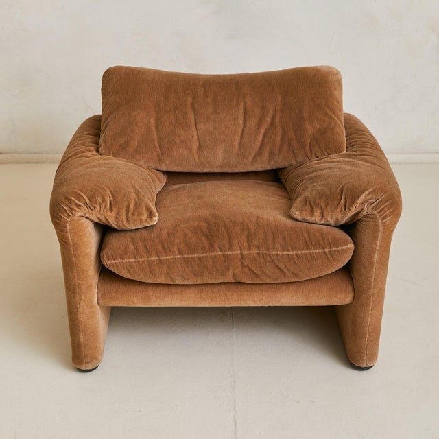 Italian Maralunga Brown Velvet Armchair by Vico Magistretti for Cassina, 1970s For Sale - Image 9 of 10