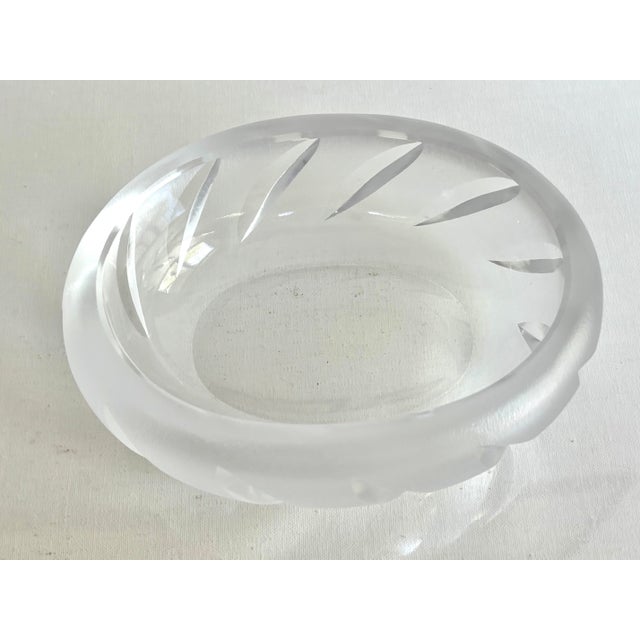 Beautiful contemporary 1980s cut crystal Yseult by Lalique decorative bowl. No maker's mark. Please see condition details...
