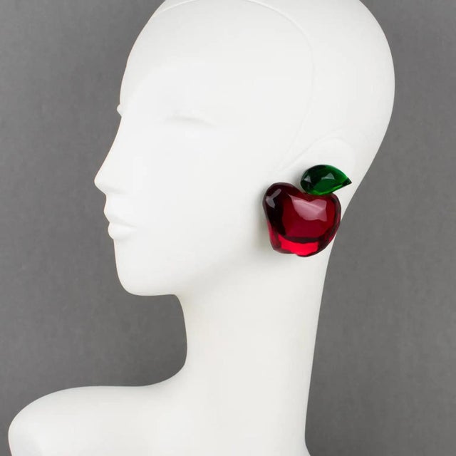Whimsical oversized Lucite clip-on earrings designed by Harriet Bauknight for Kaso in the 1980s. They feature a...