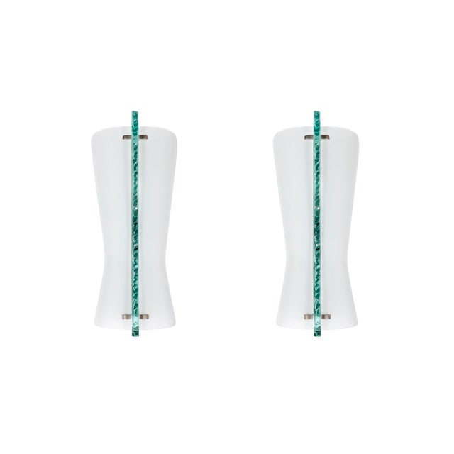 1960s Model 1537 Wall Lights in Sandblasted and Chiselled Glass and Brass by Max Ingrand for Fontana Arte, 1960s, Set of 2 For Sale - Image 5 of 5