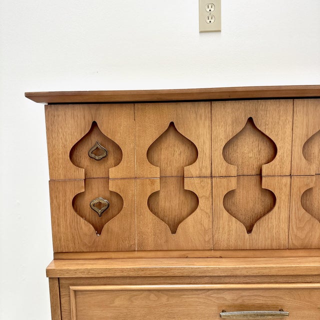 Features 5 drawers. Wood composition may be walnut. Appears to be Kent Coffey Perspecta. Item is unmarked Wear is present...