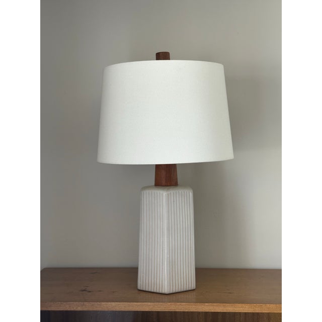 Wonderful minimalist table lamp in ceramic by famed ceramicist duo Jane and Gordon Martz for Marshall Studios. Features a...